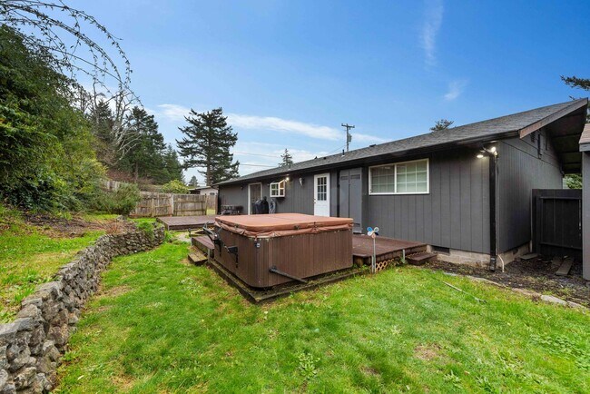 Building Photo - GORGEOUS 3 Bedroom (+BONUS ROOM!) 2 Bath Home with RV/Boat storage near beaches and shopping!