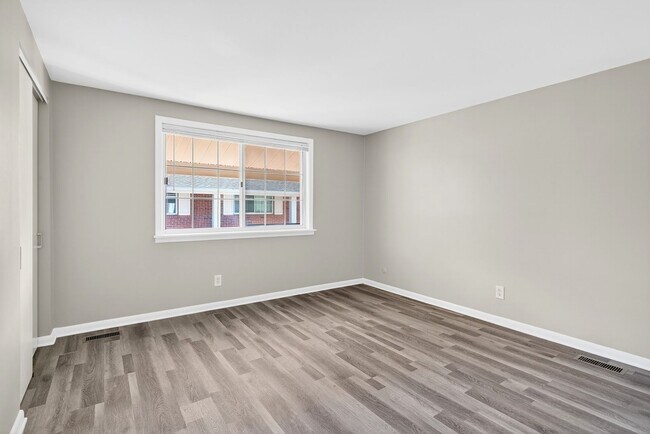 Building Photo - 335 1st Ave NW