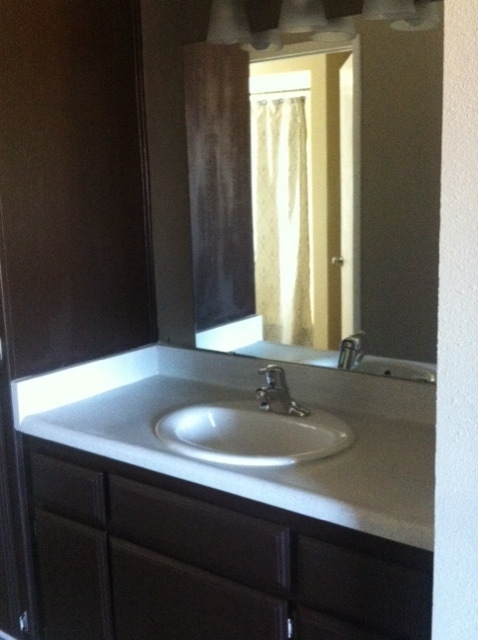 Building Photo - Beautiful 2bd+1.5ba Townhome