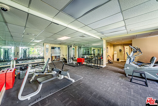 Building Photo - 620 S Gramercy Pl