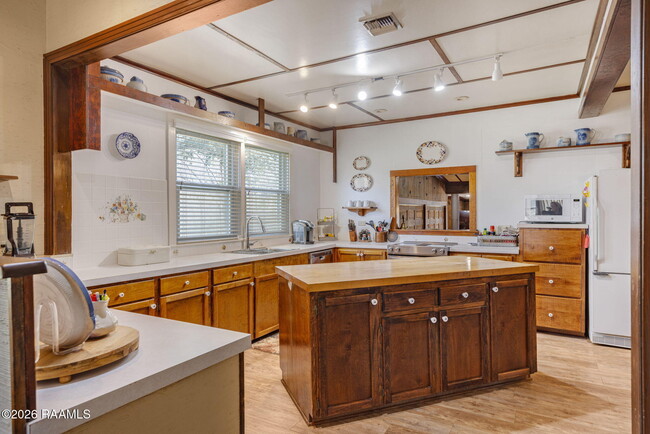 Building Photo - 411 Wiggins Rd