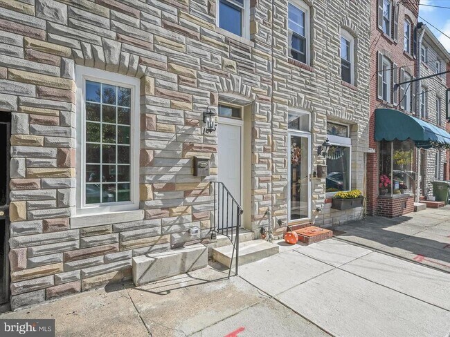 Building Photo - 1015 S Kenwood Ave