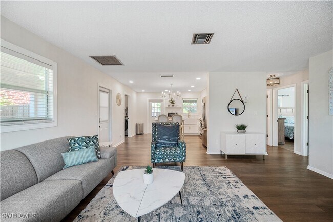 Building Photo - 27610 Roslin Dr