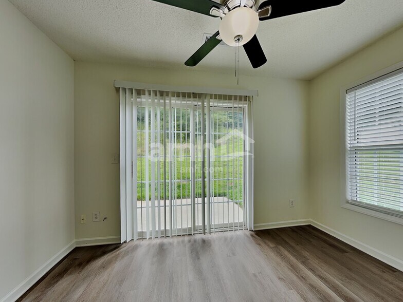 Building Photo - 5825 Regent Village Dr
