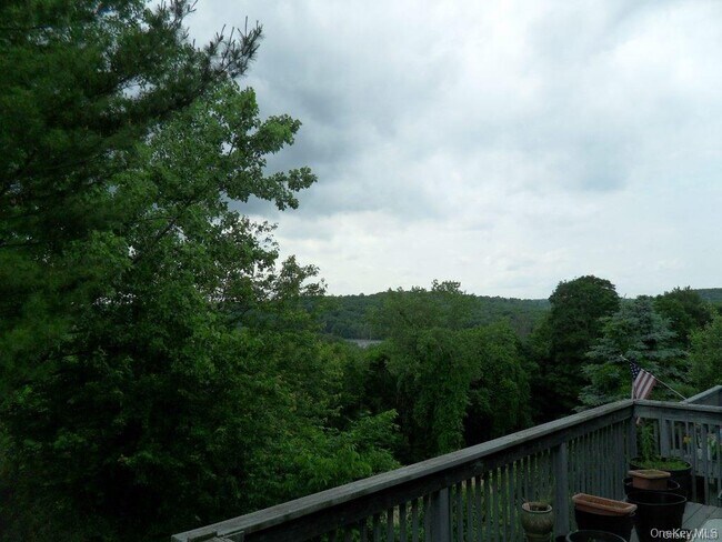 Building Photo - 18 Brewster Woods Dr