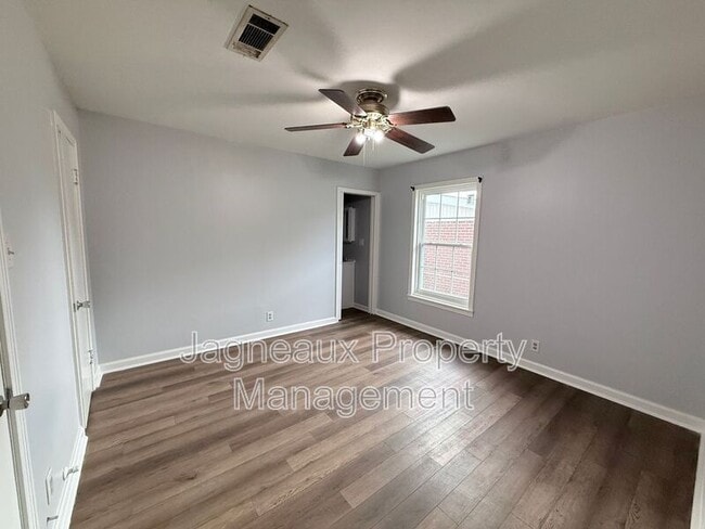 Building Photo - 3502 Center St