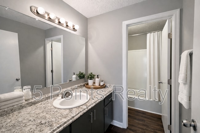 Building Photo - 308 Prince Ave