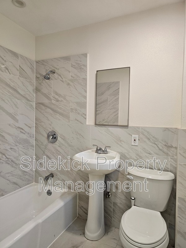 Building Photo - 5009 Wadena St