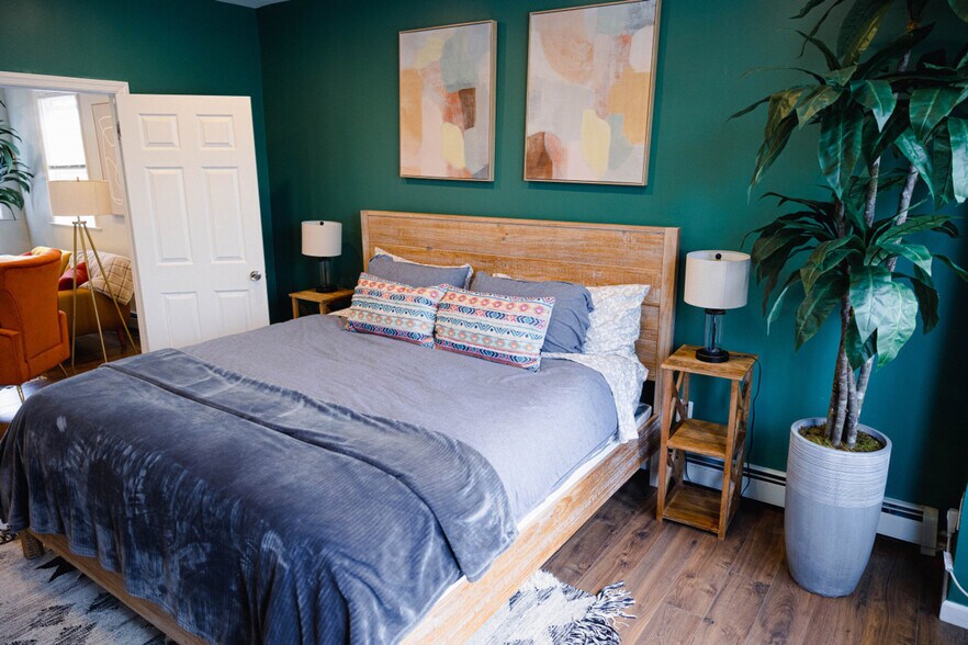 Building Photo - 37 W 50th St