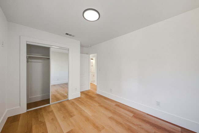 Building Photo - 1671 Mono Ave