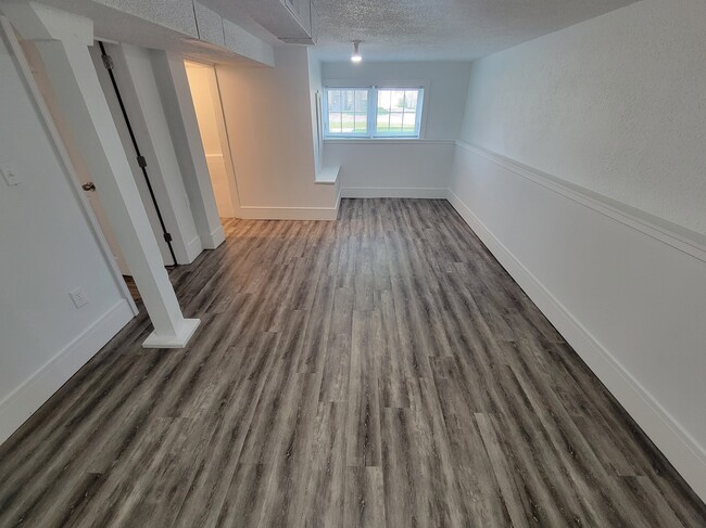 Building Photo - 2310 N 75th Ave