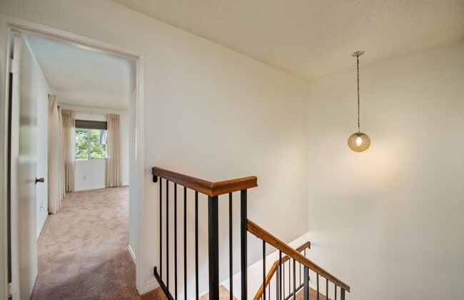 Building Photo - Briarcliffe Townhouse Updated Inside and Out