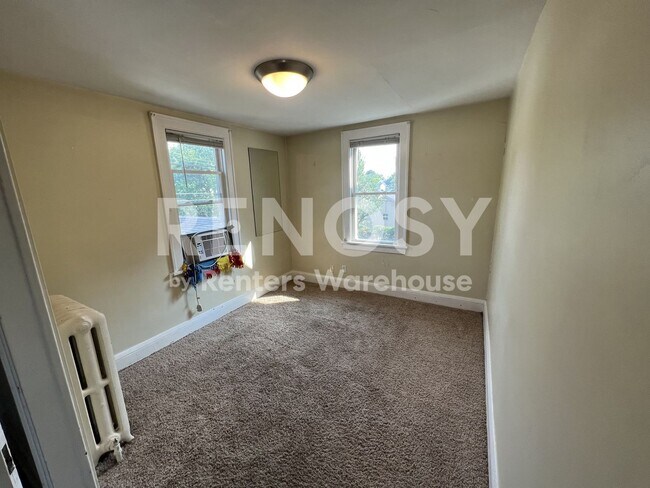 Building Photo - Spacious Upper-Level Duplex in the Heart of South Minneapolis.