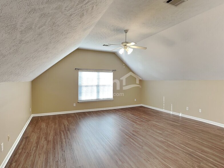 Building Photo - 4005 Strata Dr