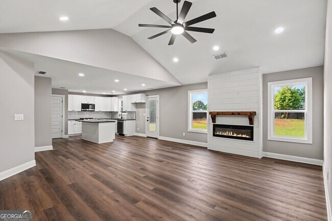 Building Photo - 520 Vineyard Rd