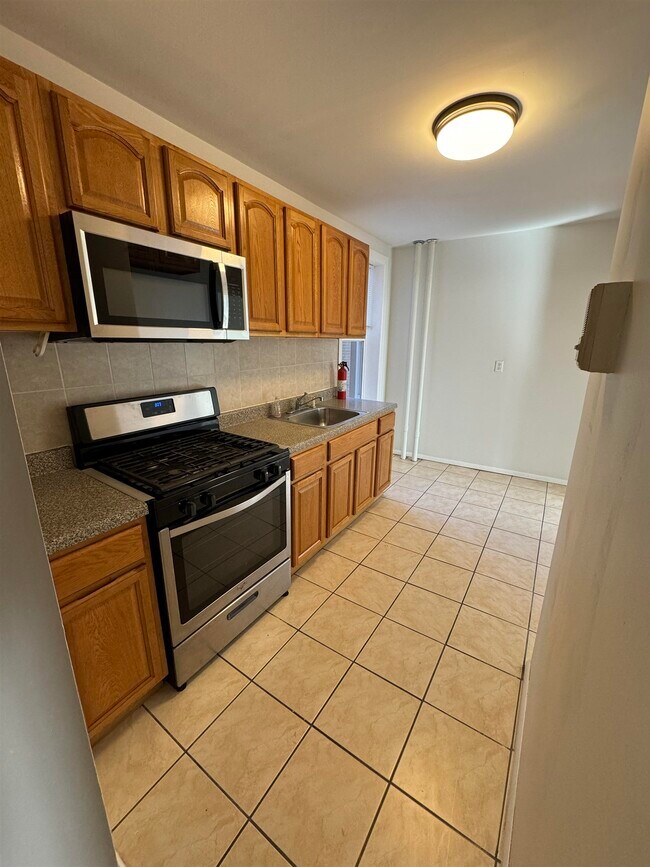 Building Photo - 157-159-159 W 48th St