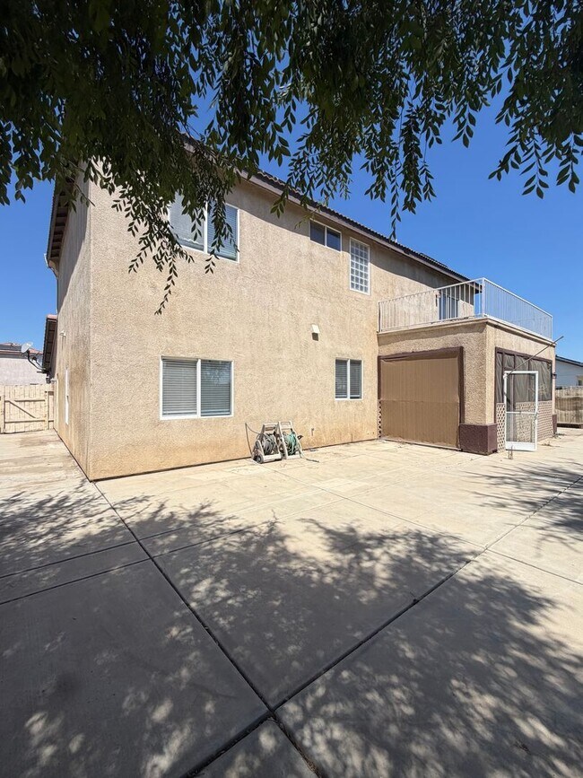 Building Photo - 118 Emerald Isle Way