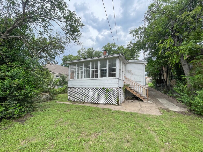 Building Photo - 1816 Colonial Ave