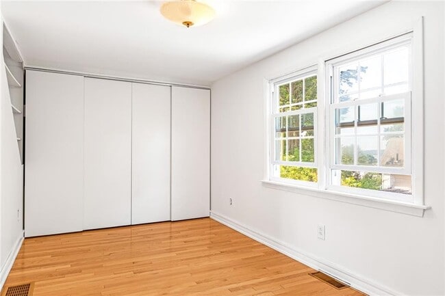 Building Photo - 214 Highland Rd