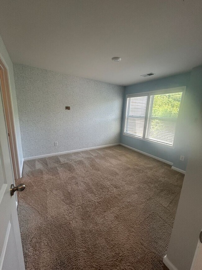 Building Photo - Modern Fountain Park Townhome with Open Floor Plan & 9’ Ceilings