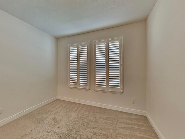 Building Photo - 8931 Lookout Pointe Dr