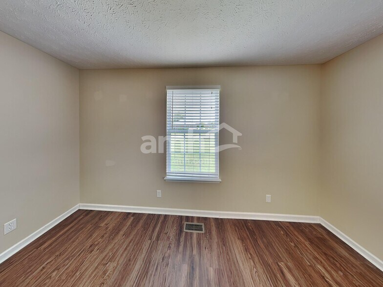 Building Photo - 308 Bluefield Ln