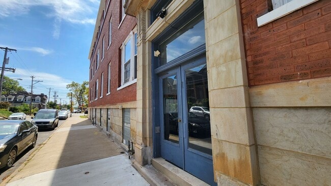 Building Photo - 260 Gross St
