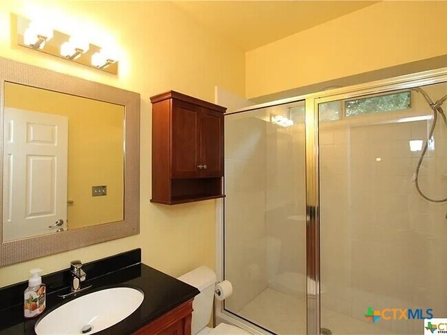 Building Photo - 2614 Fairwood Dr