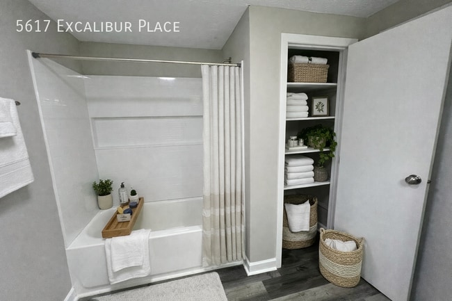 Building Photo - 5617 Excalibur Pl