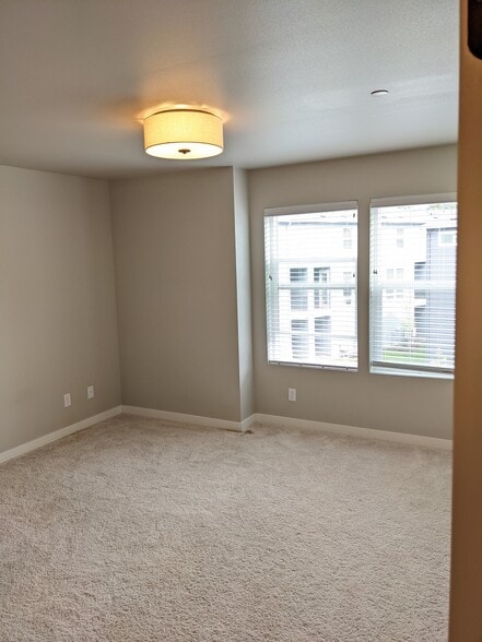 Building Photo - 13717 Admiralty Way