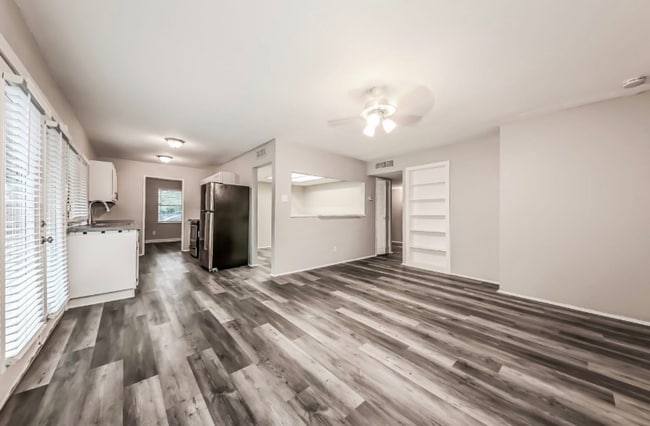 Building Photo - 2709 Clover Valley Dr