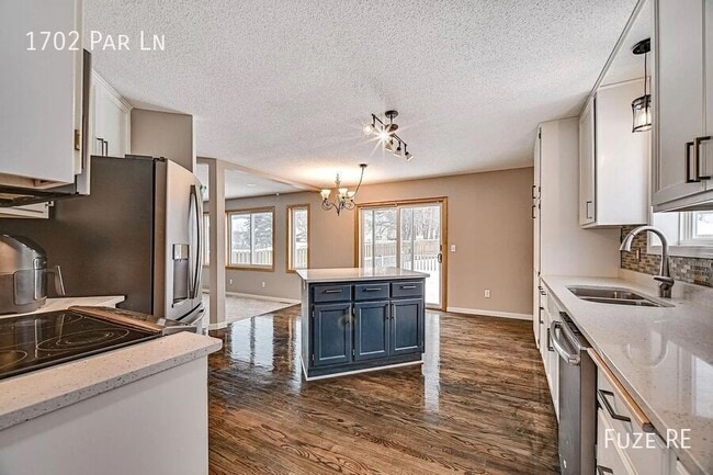 Building Photo - 1702 Par Ln
