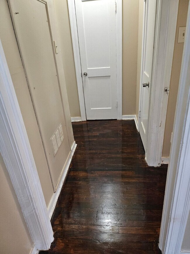 Building Photo - 420 Moss St