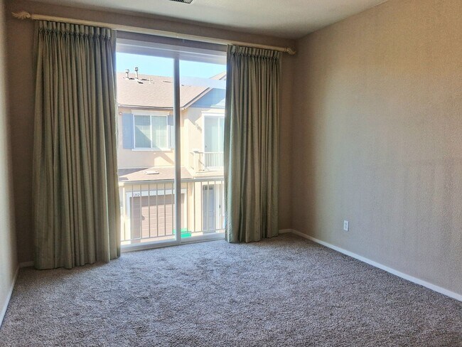 Building Photo - For Rent. 3 Bedroom, 2.5 Bath
