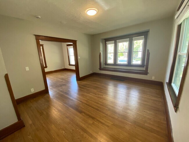 Building Photo - Fully Remodeled House!