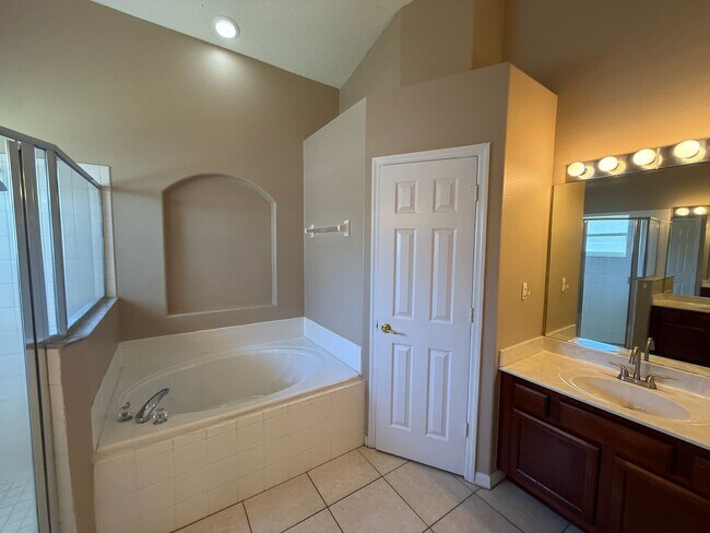 Building Photo - 2735 Cedaridge Cir