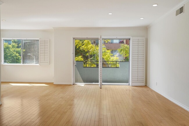 Building Photo - 1250 N Kings Rd