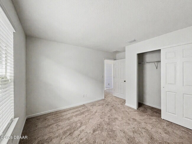 Building Photo - 55 Signet Cir