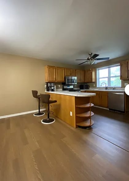 Building Photo - 402 Meadow Ave