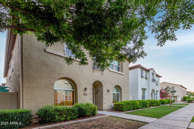 Building Photo - 955 S Henry Ln