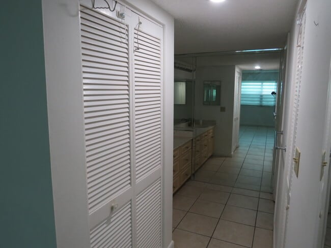 Building Photo - 16091 Blatt Blvd