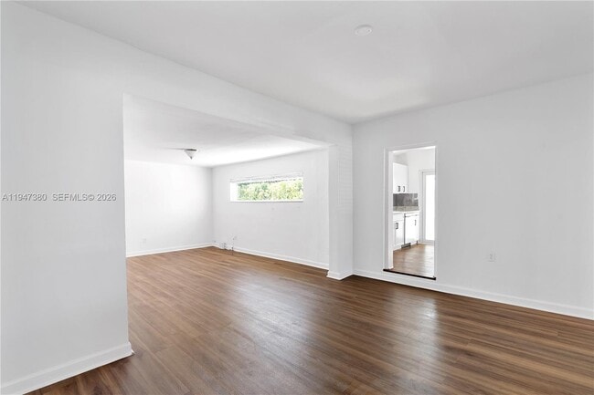 Building Photo - 2350 SW 26th St