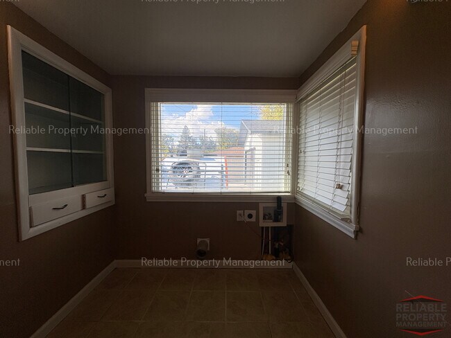 Building Photo - 1153 Idaho Ave