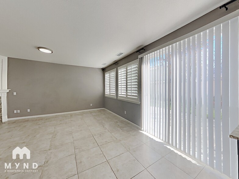 Building Photo - 10772 Grayslake Dr