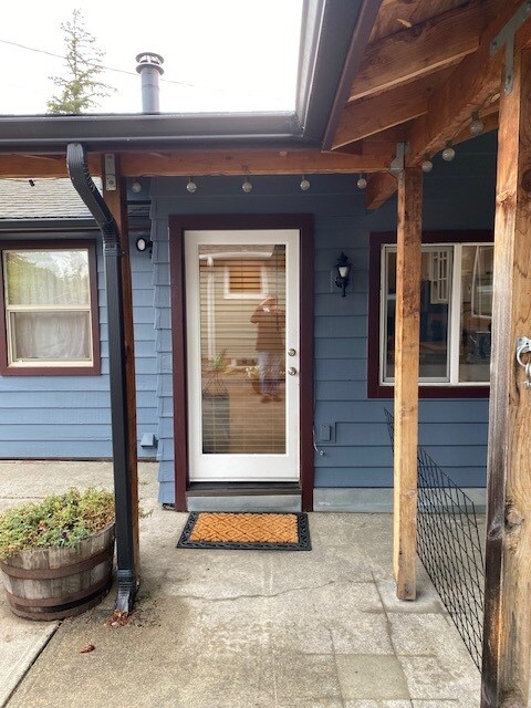 Building Photo - 1000 W Indiana St