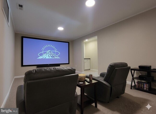 Building Photo - 216 Monticello Square