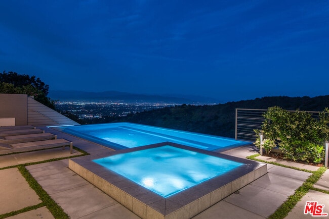 Building Photo - 3642 Beverly Ridge Dr