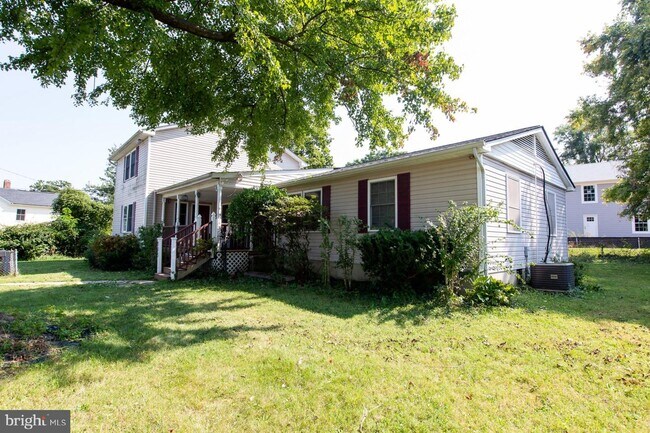 Building Photo - 303 Lincoln Ave