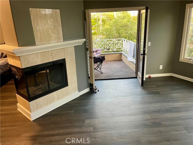 Building Photo - 6 Emerald Glen