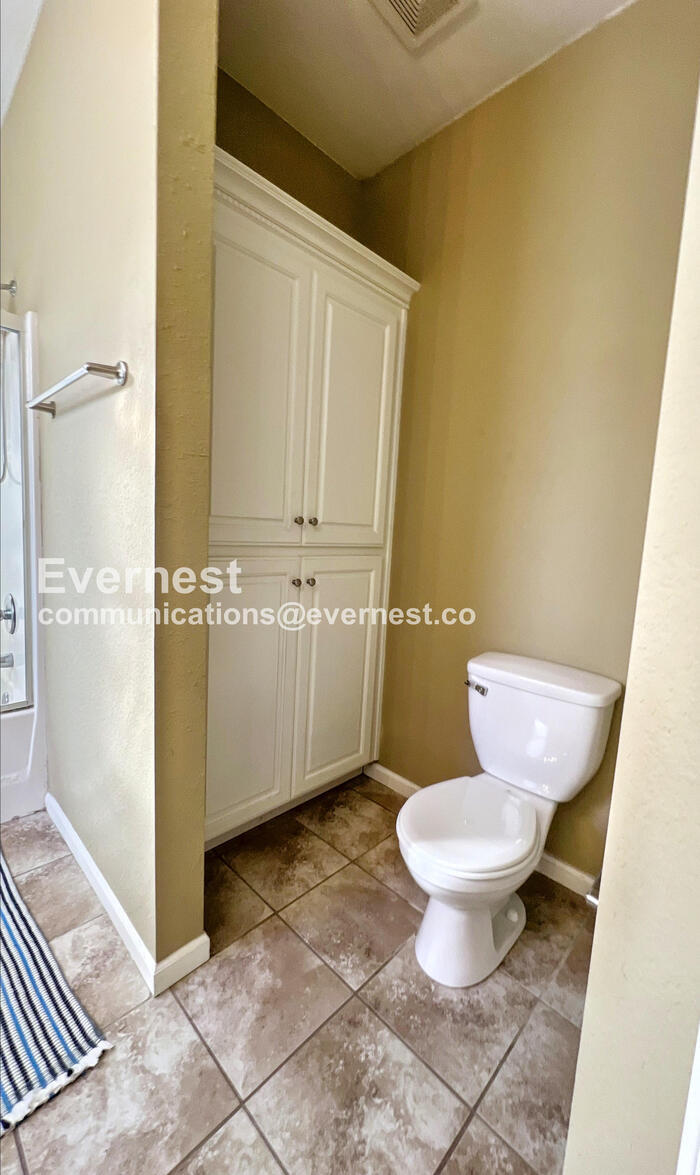 Building Photo - 5245 Overland Dr